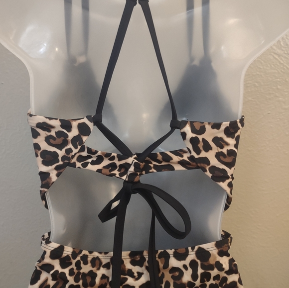 Time and Tru Women's Leopard Print Cut-Out One-Piece Swimsuit Size Large - Picture 6 of 10